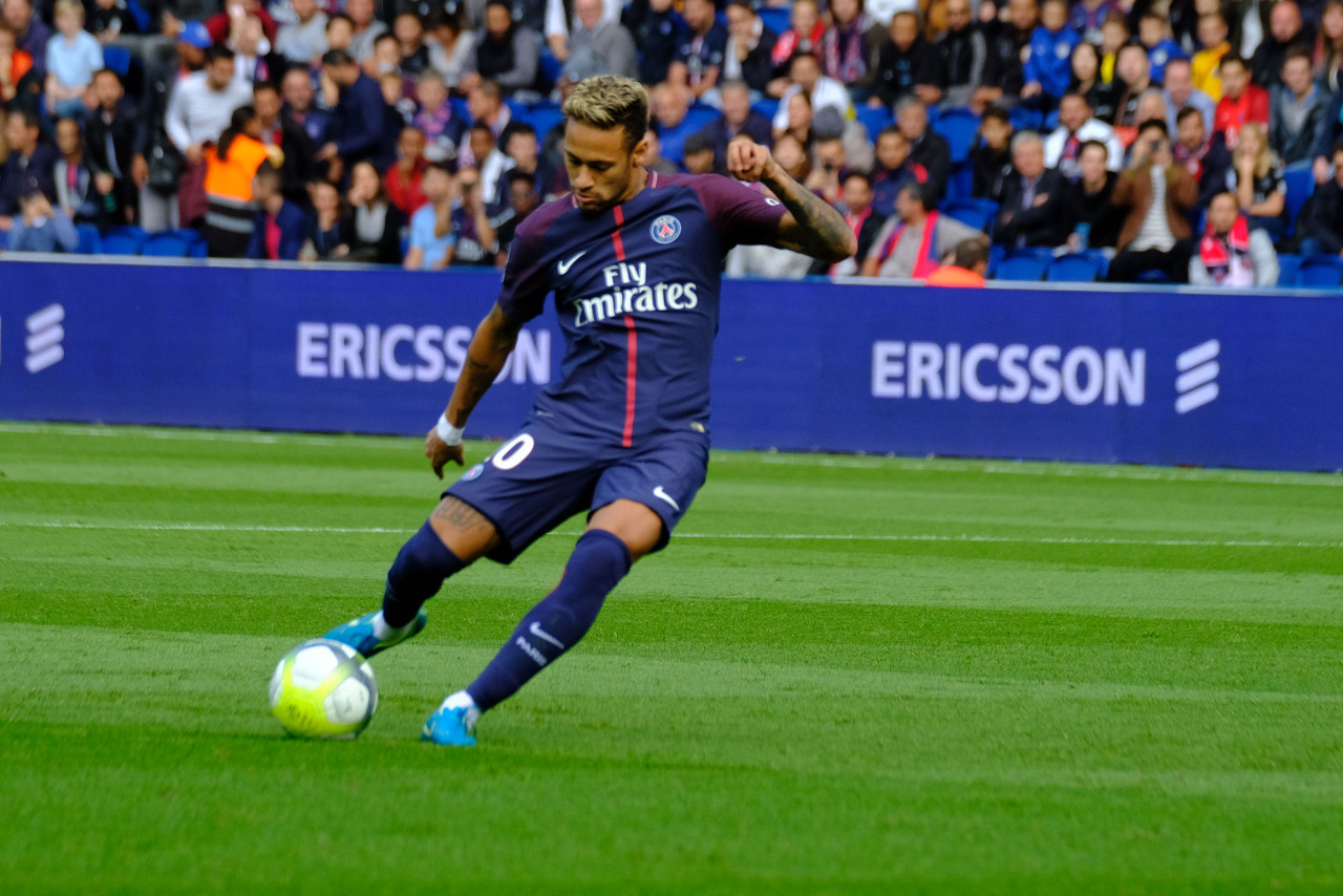 刚刚LSB官宣了原AD选手Envyy的离队，以及新AD选手Teddy的加入