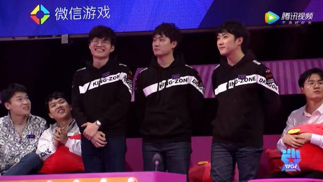 G2对阵Spirit 选手对位数据： Donk 1-9 m0NESY