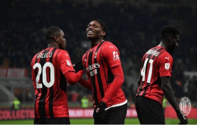 网友整理了 Yagao 的职业成就：两次联赛冠军，一次FMVP，以及S联赛半决赛最佳